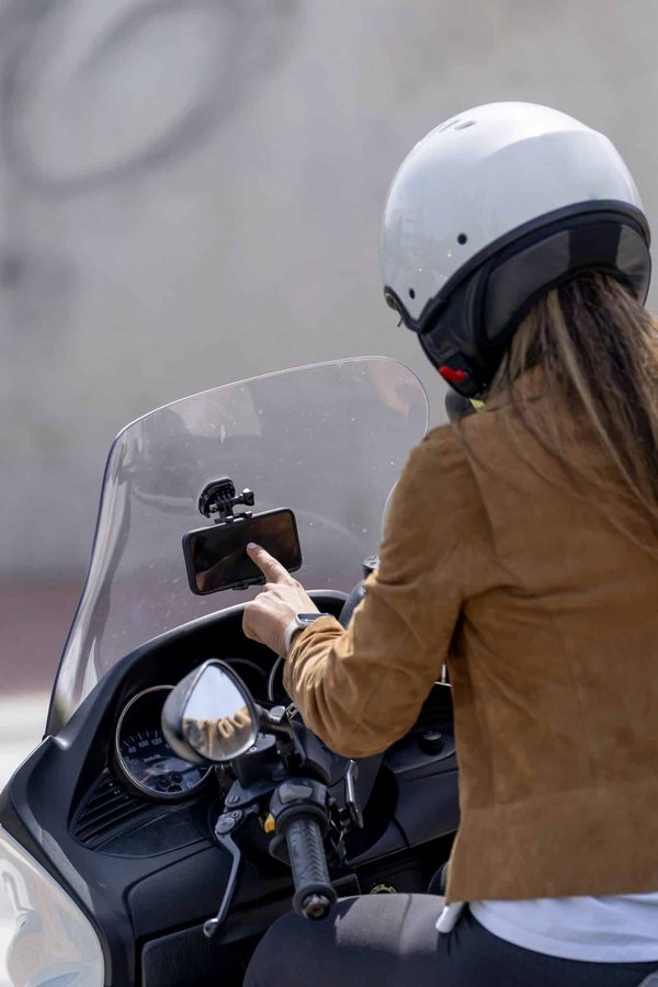 Quel support téléphone moto choisir pour une conduite sécurisée ?