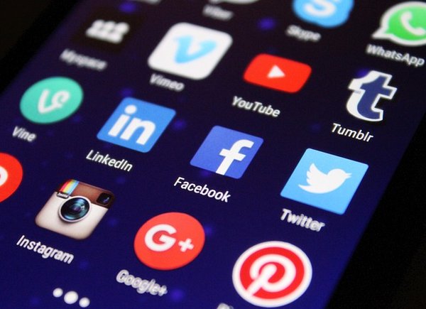 Générateur de posts pour les réseaux sociaux : créez en un clin d'œil